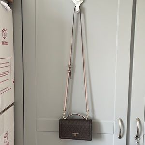 Jet Set Small Logo Smartphone Convertible Crossbody Bag